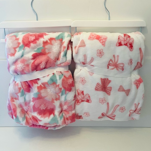 Adirondack Baby by Berkshire Lot of 2 Blankets Pink & White Ribbons Bows Flowers - Picture 2 of 12